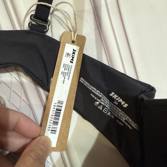 Skims Fits Everybody T-Shirt Bra In Onyx Black Size 36A NWT $54 - Picture 8 of 9